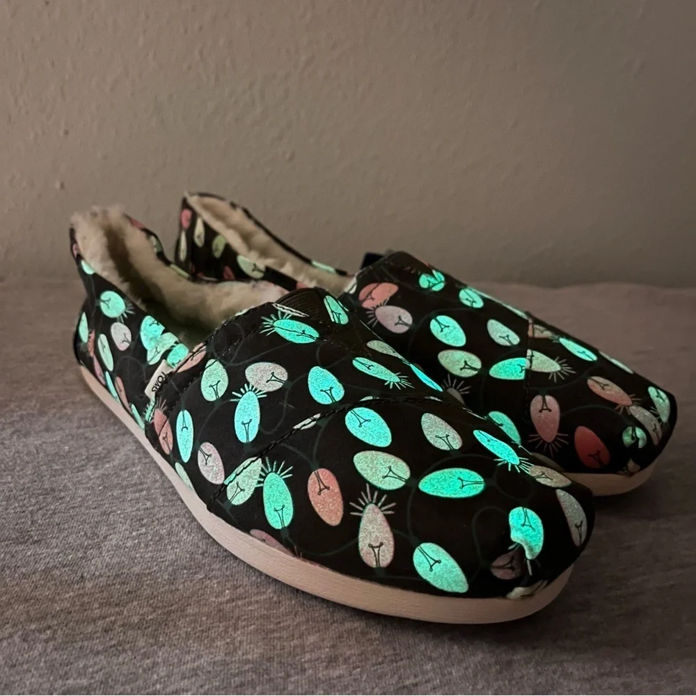 TOMS Glow-In-The-Dark Christmas Light Alpargatas Faux Fur Women’s Size 8